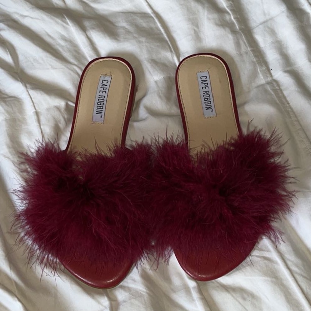 Cape Robbin Feathered Sandals